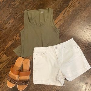 Gap 3” White Denim Shorts - Size 30